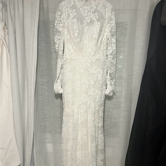 Ivory Lace Mock Neck Wedding Dress - Picture 4 of 6